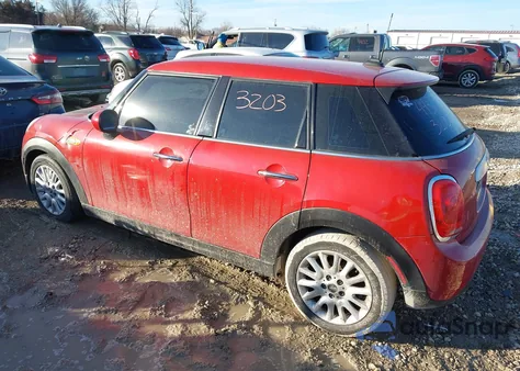2015 Mini Hardtop Cooper z USA, uszkodzony, nr VIN WMWXS5C52FT831839